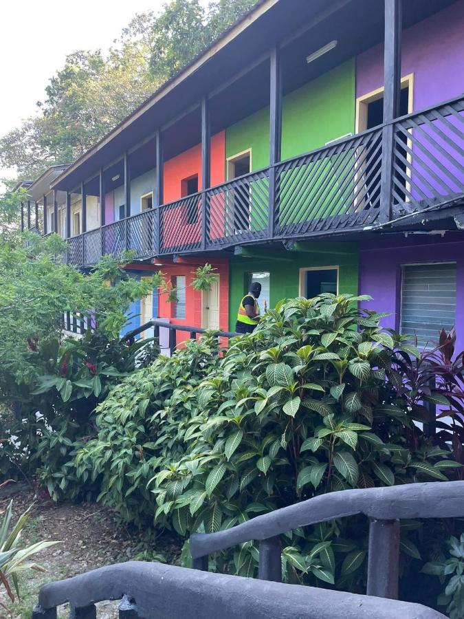Airport Inn Roatan Bagian luar foto