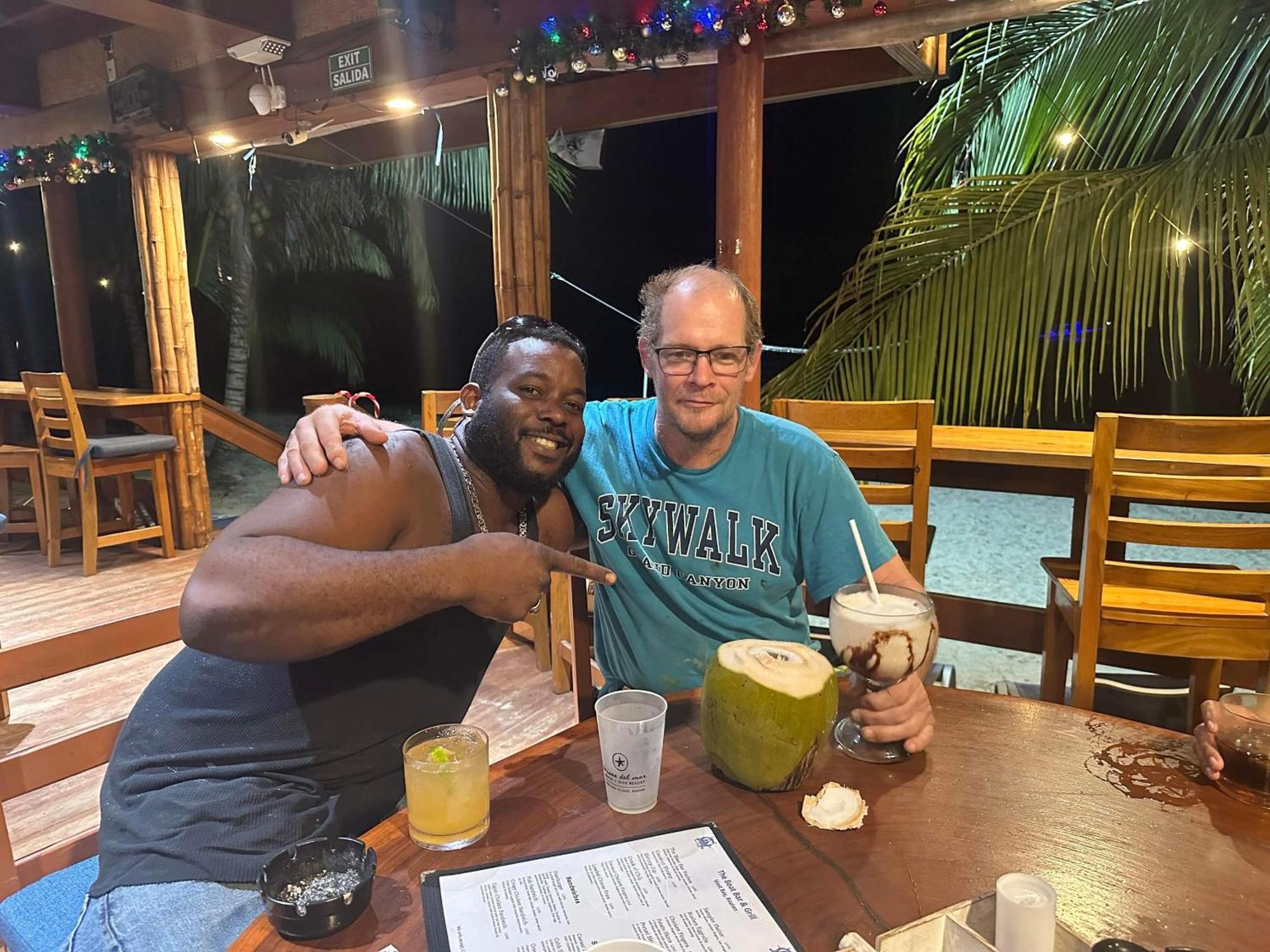Airport Inn Roatan Bagian luar foto