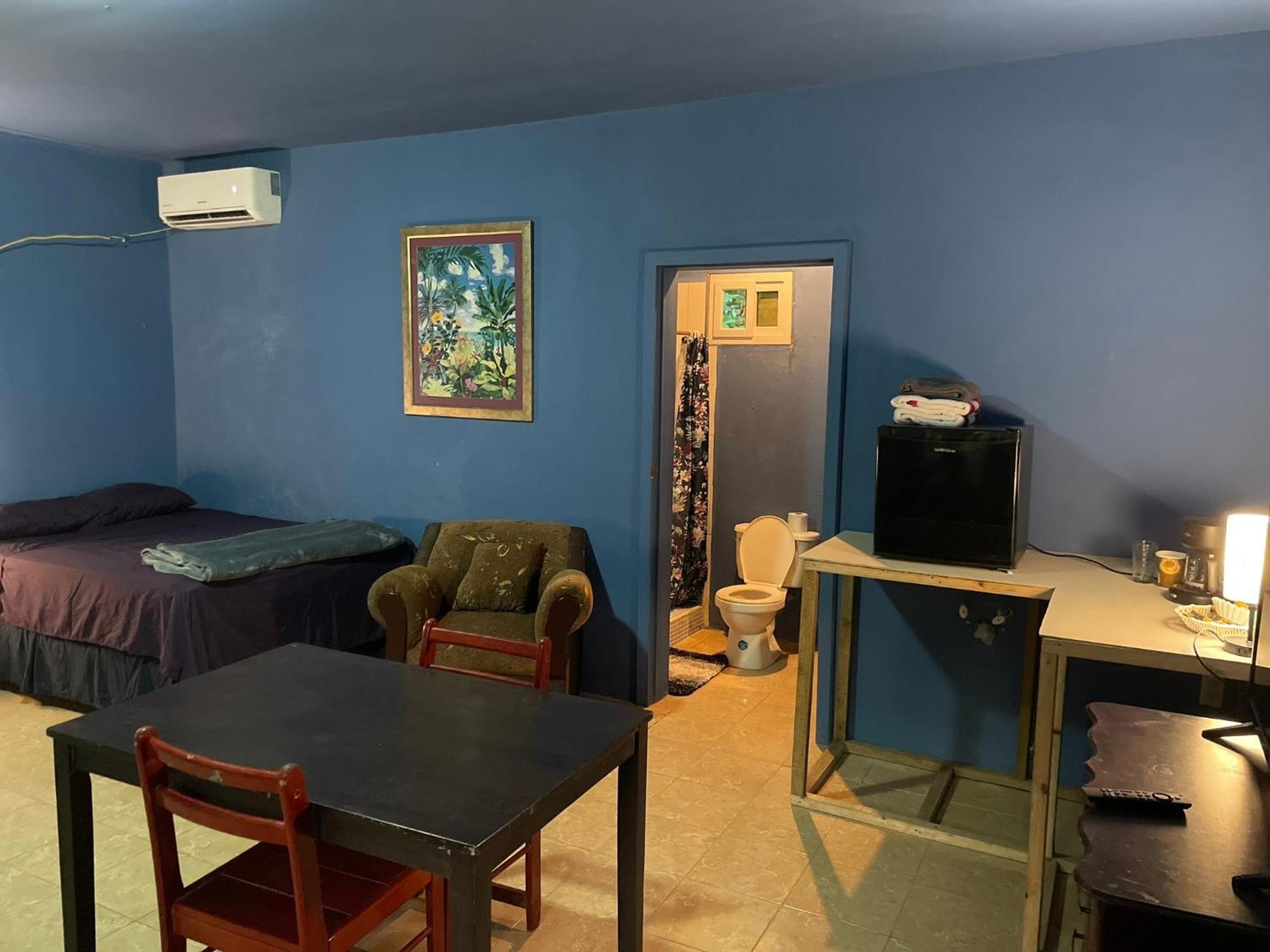 Airport Inn Roatan Bagian luar foto